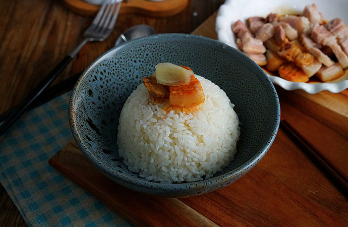 五花肉焖饭